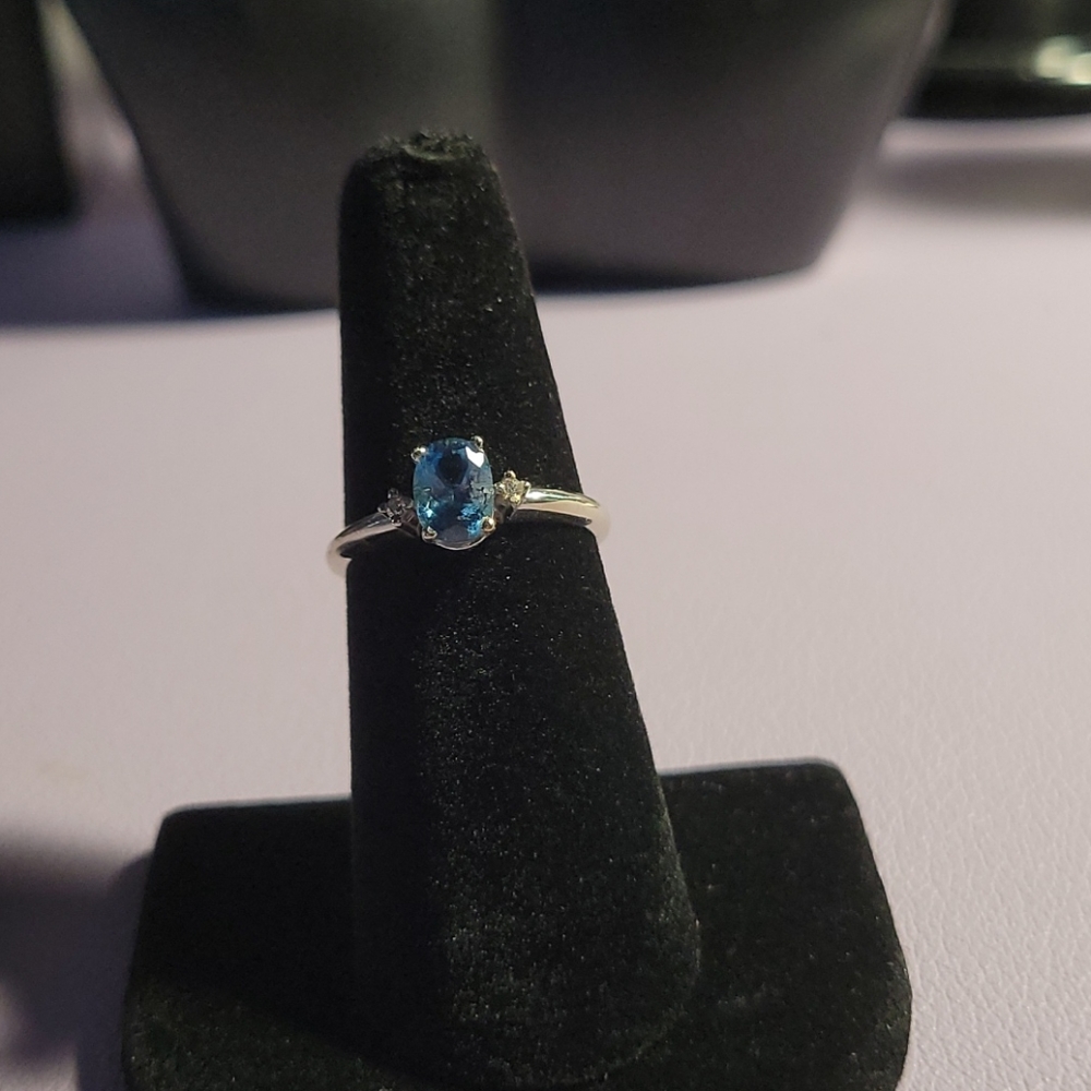 14k white gold ring size 7